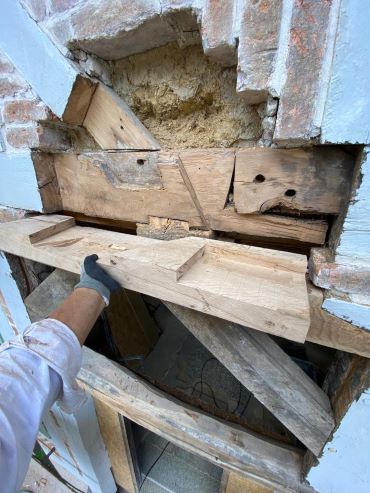 Altbausanierung-vorher-braunschweig-fachwerk-balken-einpassen-1